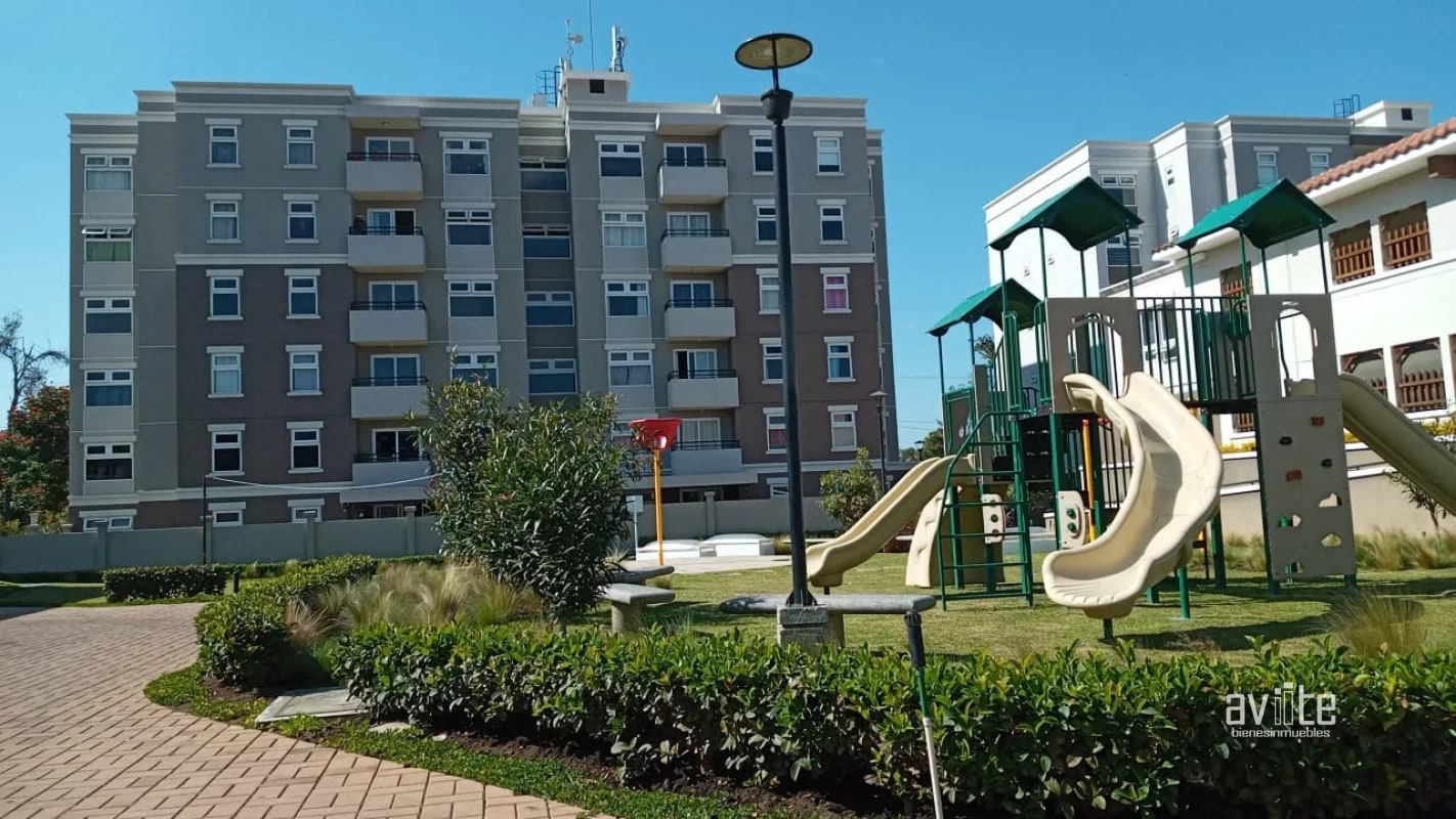 Condado Naranjo, aparamento nivel medio con balcón Q1,400,000 - 2
