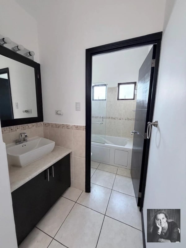 Casa en Venta en Vistas de San Isidro – Zona 16 - 8