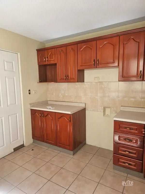Condado Naranjo, casa Navarra dentro de Alameda Norte   Q2,800,000 — Casa en Venta en Condado Naranjo, Zona 4 Mixco, Guatemala, Ciudad — foto 9 de 14