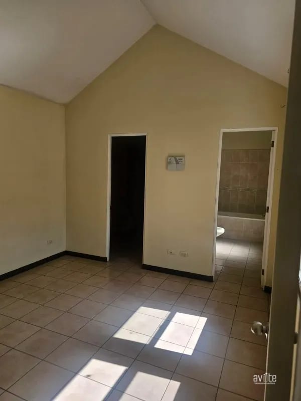 Condado Naranjo, casa Navarra dentro de Alameda Norte Q2,800,000 — Casa en Venta en Condado Naranjo, Zona 4 Mixco, Guatemala, Ciudad — foto 5 de 14