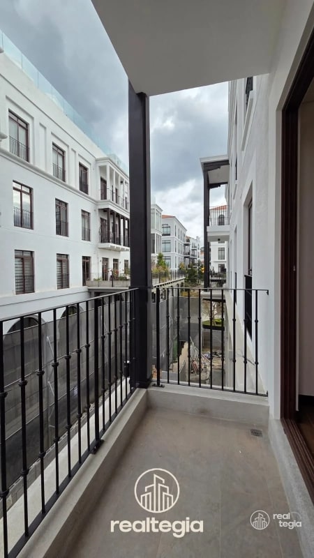 APARTAMENTO EN LIRIOS IV DE CAYALÁ ZONA 16 - 2