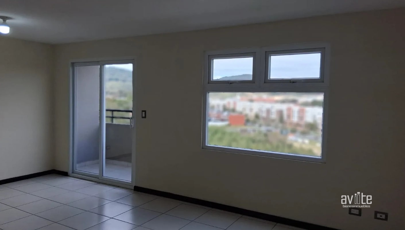CONDADO NARANJO: Apartamento en nivel medio en venta Q1,400,000.00 más impuestos - 4