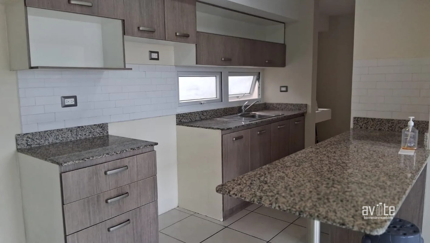 CONDADO NARANJO: Apartamento en nivel medio en venta Q1,400,000.00 más impuestos - 7
