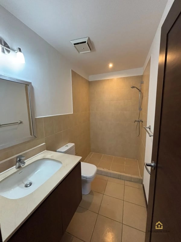 Apartamento en Torre Quatro, Zona 14 | 3 Hab + Balcón | $1,300 - 13