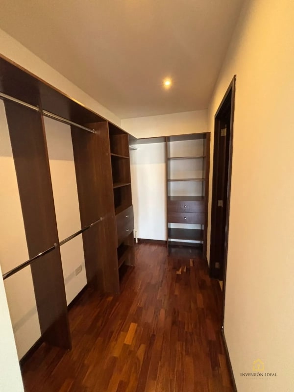 Apartamento en Torre Quatro, Zona 14 | 3 Hab + Balcón | $1,300 - 9