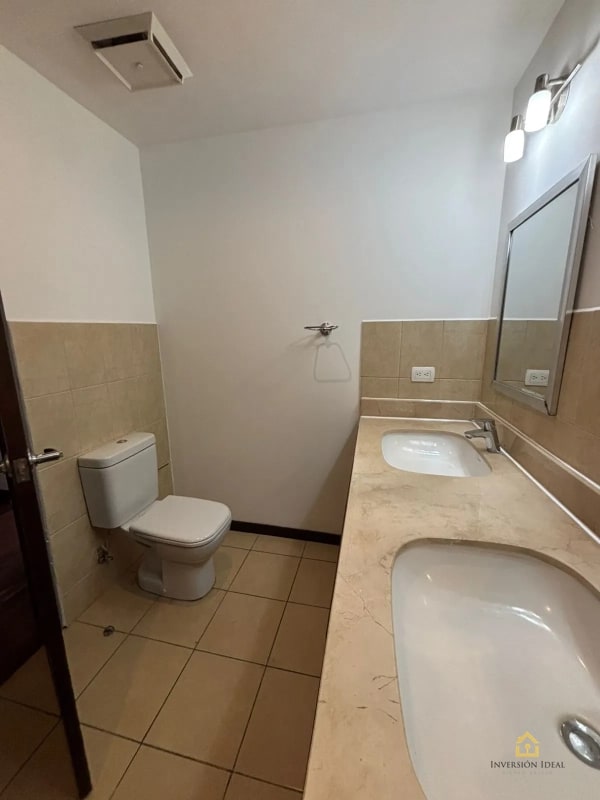 Apartamento en Torre Quatro, Zona 14 | 3 Hab + Balcón | $1,300 - 4