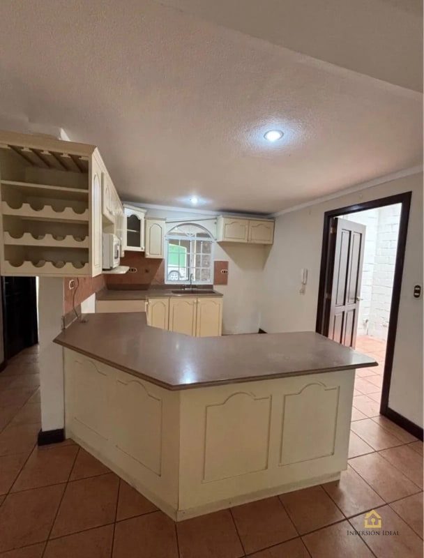 CASA EN RENTA COND. SANTA ANITA 1 | 3 HAB + CHIMENEA Y PISCINA | Q5,700 - 4