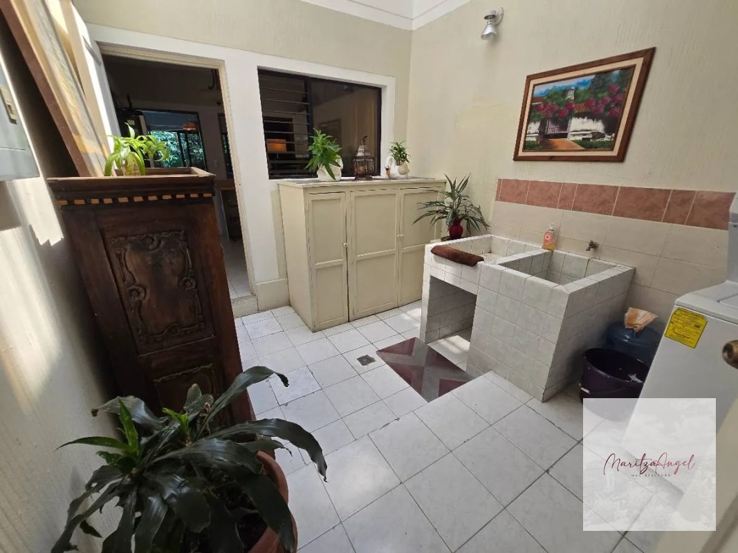 CASA EN VENTA EN ZONA 10 - 9