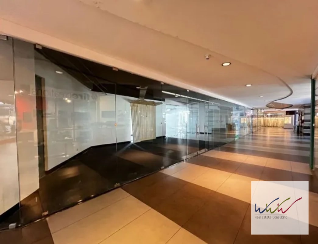 Rento Local Comercial de 208m2 en Design Center, Zona 10 - 10