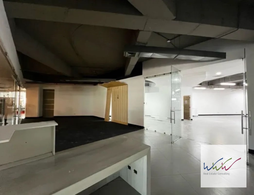 Rento Local Comercial de 208m2 en Design Center, Zona 10 - 7