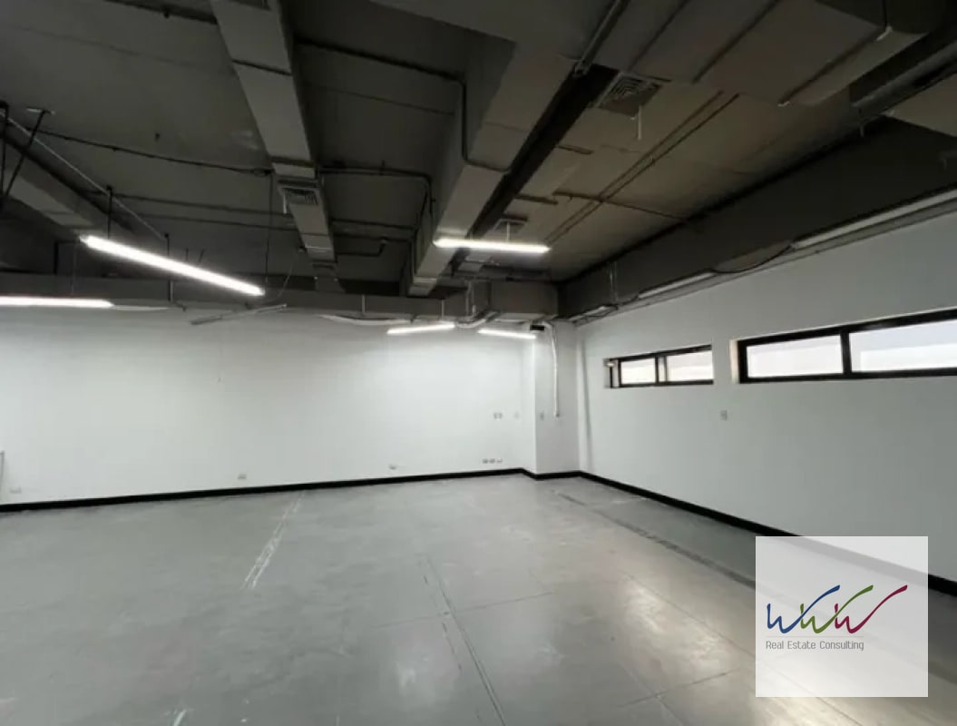 Rento Local Comercial de 208m2 en Design Center, Zona 10 - 5