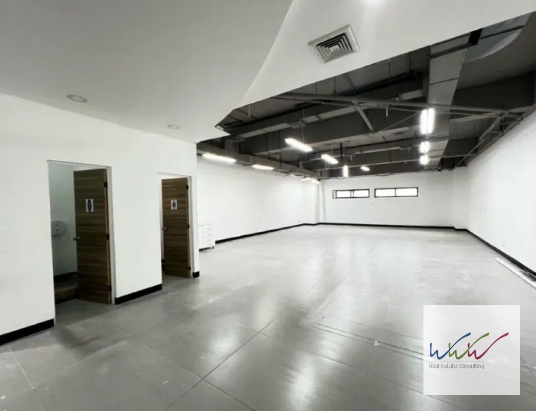 Rento Local Comercial de 208m2 en Design Center, Zona 10 - 4