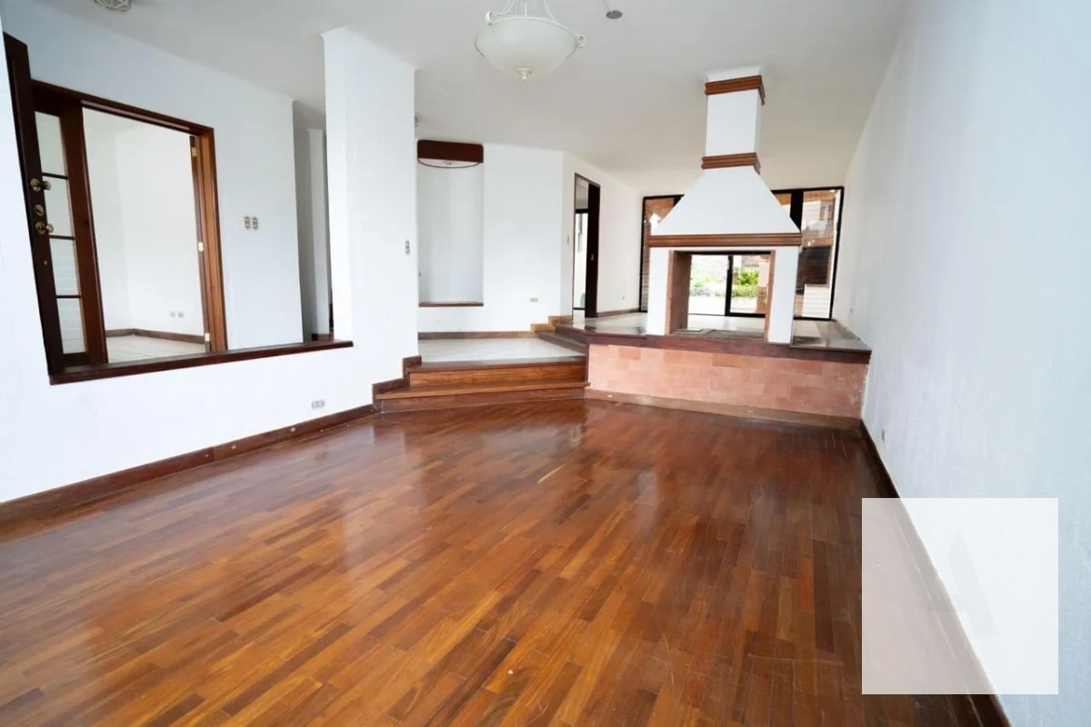 Casa en venta – Carretera a El Salvador, km 16.5 - 13