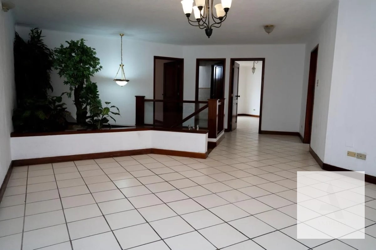 Casa en venta – Carretera a El Salvador, km 16.5 - 11