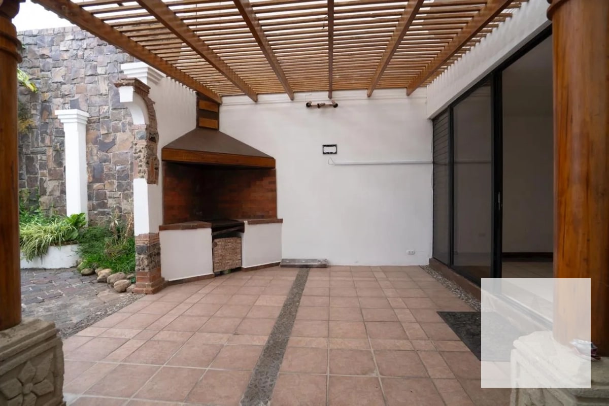 Casa en venta – Carretera a El Salvador, km 16.5 - 4