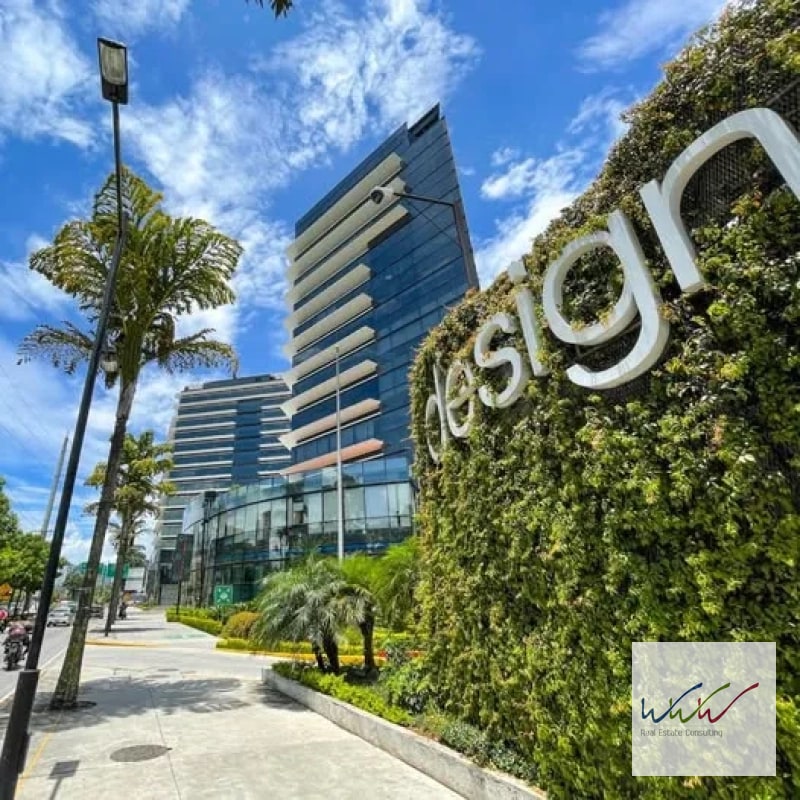 Rento Local Comercial de 208m2 en Design Center, Zona 10 - 1