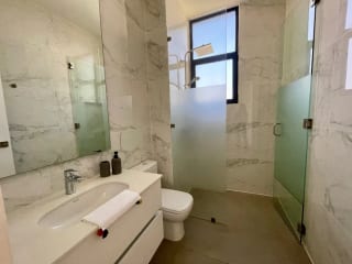 Apartamento Venta Zona 10,EDIFICIO Exclusivo Maranta Oakland , 2 Dormitorios, Sala Familiar, 2 Parqueos , Bodega + Dormitorio de Servicio $550,000 + Impuestos — Apartamento en Venta en Zona 10, Guatemala, Ciudad — miniatura 9 de 17