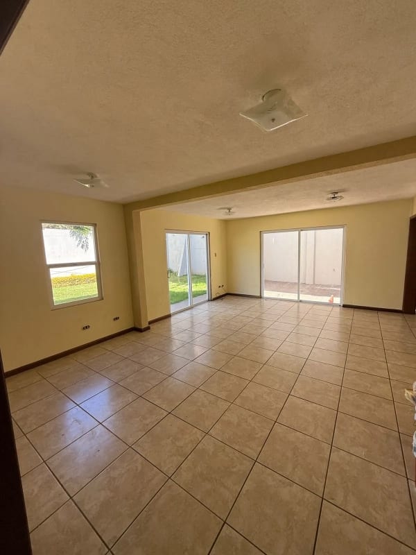 Residencia carretera el salvador km 17.5 / ADA — Casa en Venta en Arrazola II, Carretera a El Salvador, Guatemala, Ciudad — foto 5 de 7