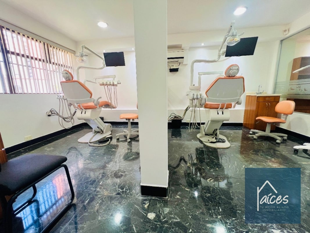 Clínica Odontológica en VENTA en Zona 10 (D) - 14