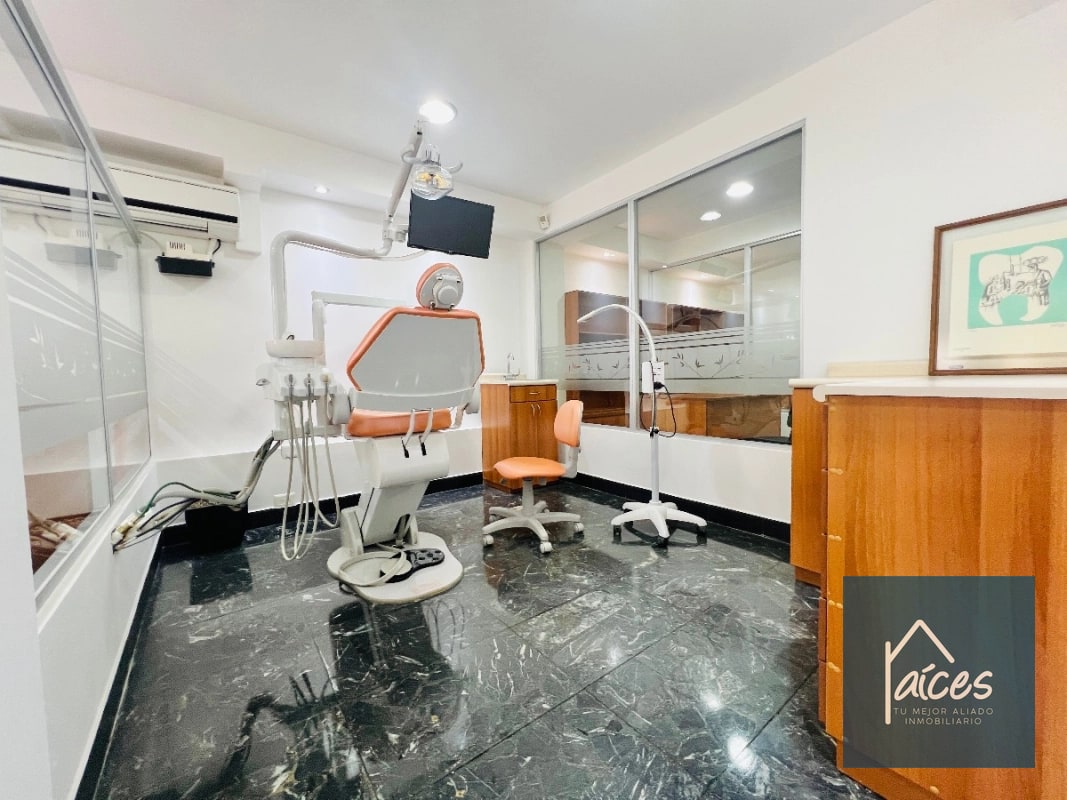 Clínica Odontológica en VENTA en Zona 10 (D) - 13