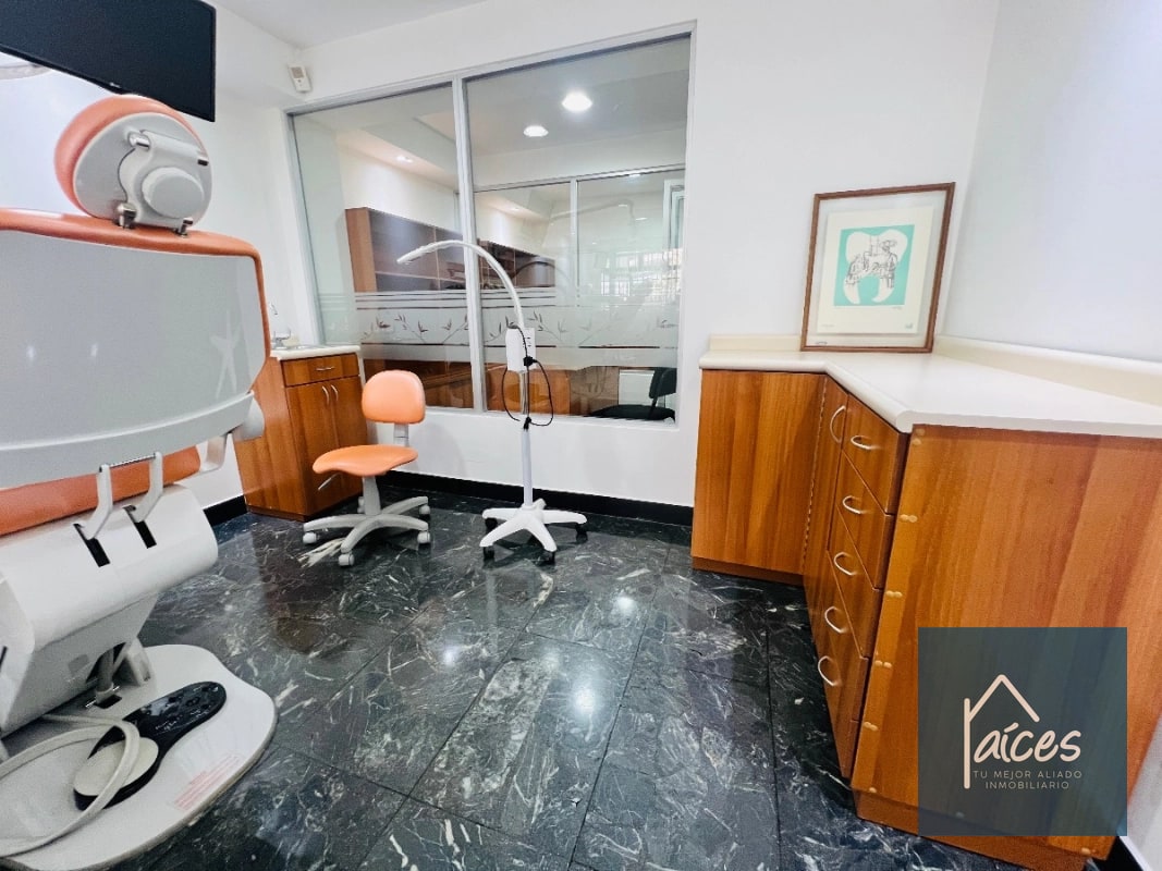 Clínica Odontológica en VENTA en Zona 10 (D) - 12