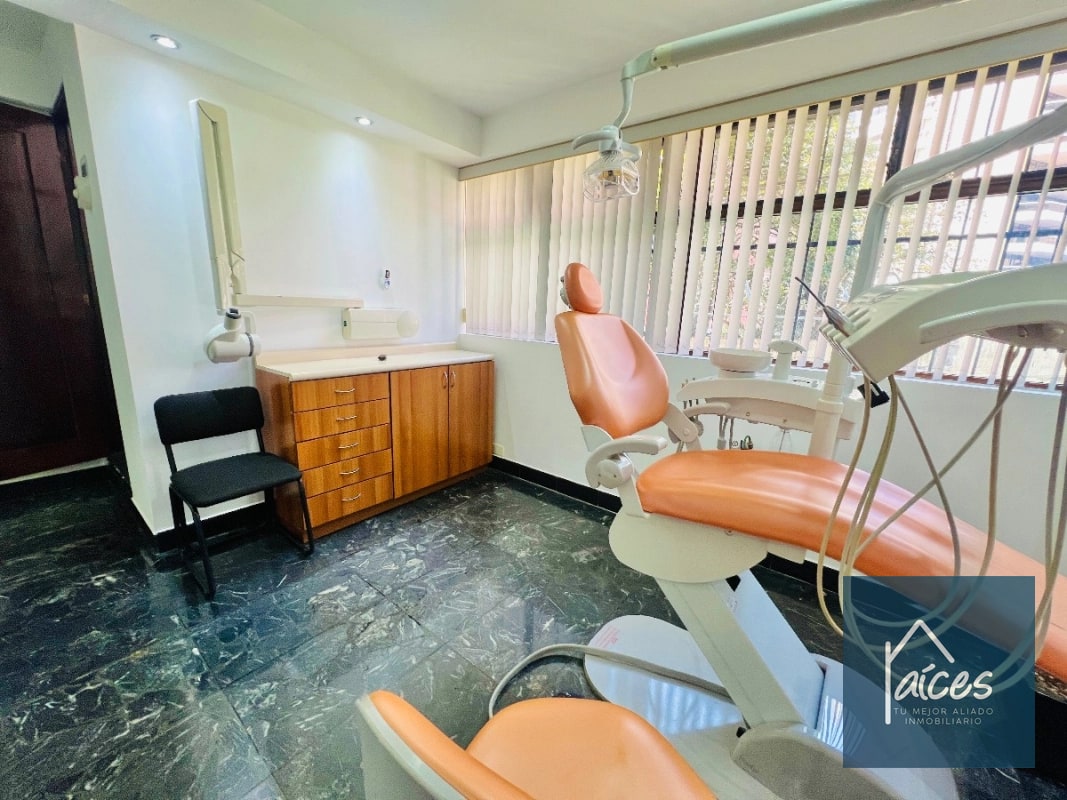 Clínica Odontológica en VENTA en Zona 10 (D) - 11