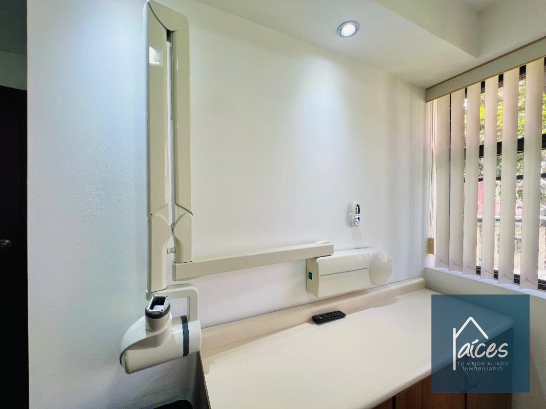 Clínica Odontológica en VENTA en Zona 10 (D) - 10