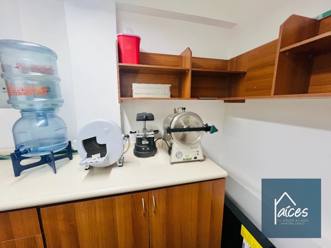 Clínica Odontológica en VENTA en Zona 10 (D) - 3