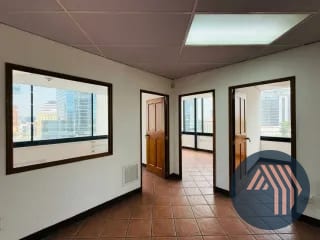 ALQUILER DE OFICINA TABICADA 154MT2 - MURANO CENTER, ZONA 10 — Oficina en Alquiler en Murano Center, Zona 10, Guatemala, Ciudad — miniatura 9 de 13