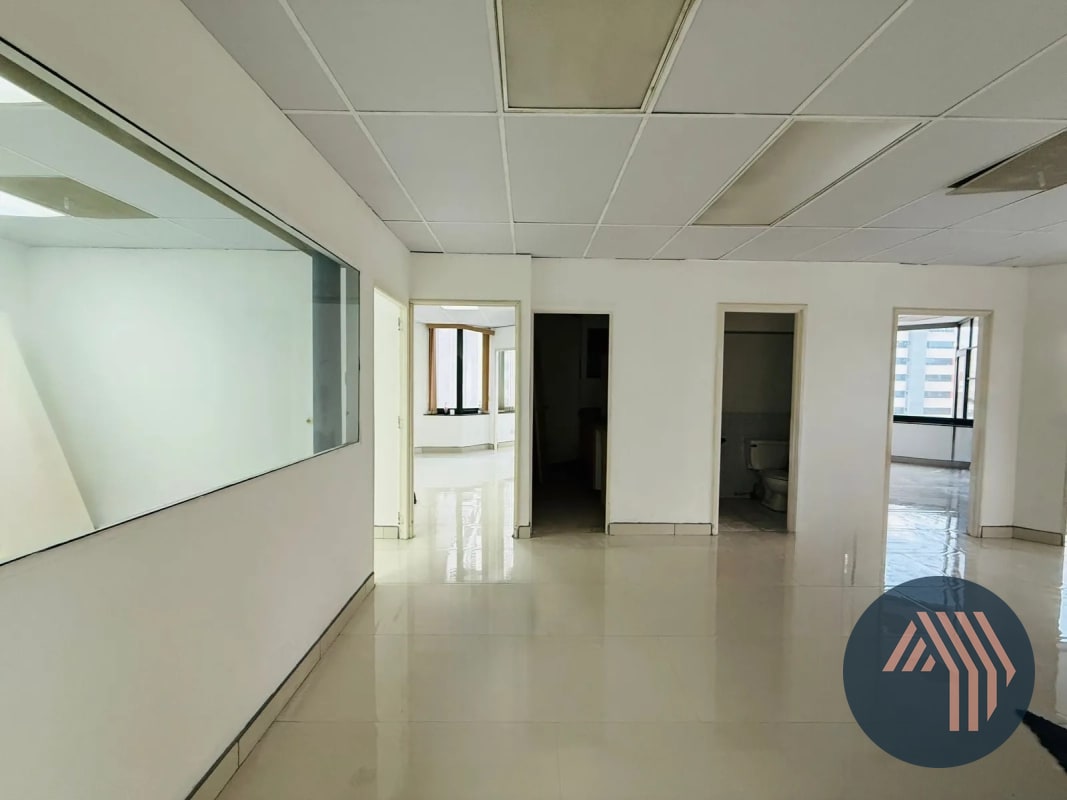 ALQUILER DE OFICINA TABICADA 185MT2 - MURANO CENTER, ZONA 10 - 11