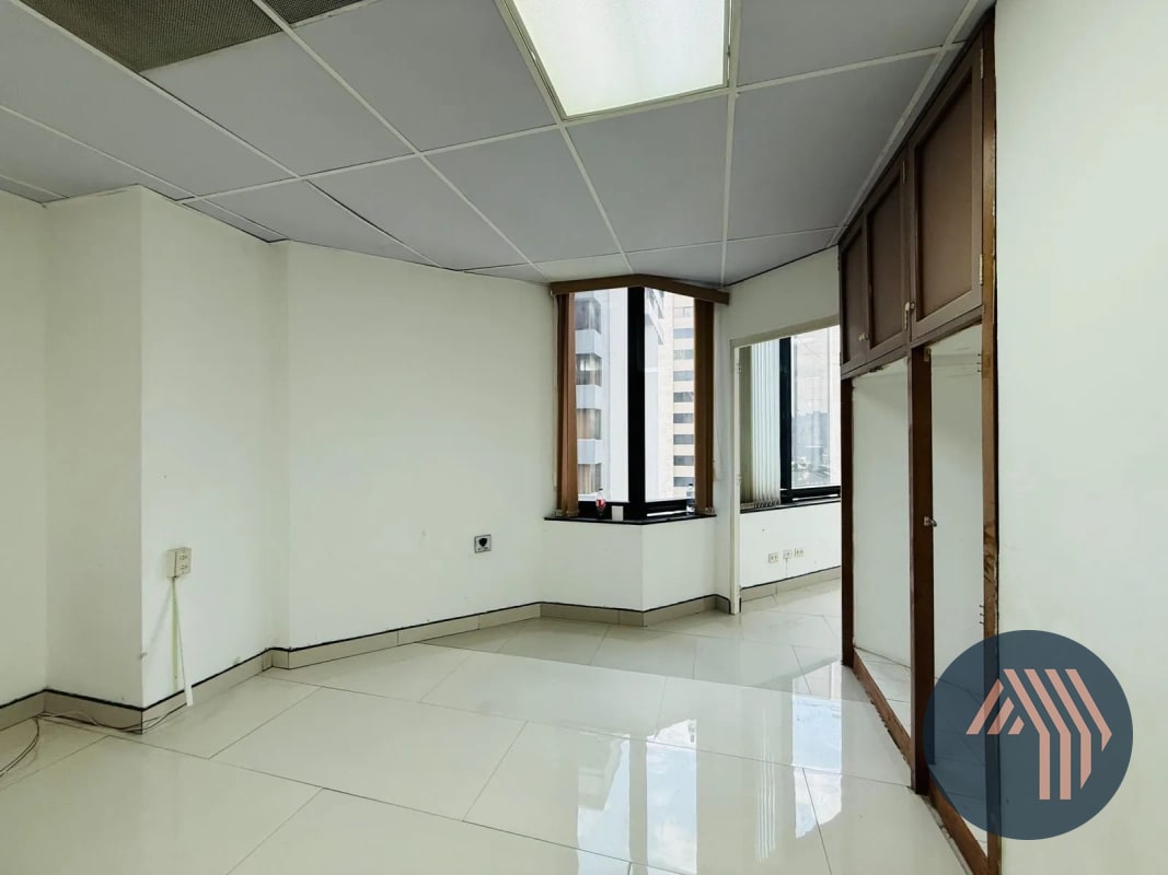 ALQUILER DE OFICINA TABICADA 185MT2 - MURANO CENTER, ZONA 10 - 9