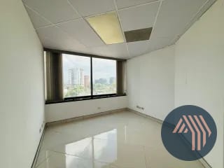 ALQUILER DE OFICINA TABICADA 185MT2 - MURANO CENTER, ZONA 10 — Oficina en Alquiler en Murano Center, Zona 10, Guatemala, Ciudad — miniatura 6 de 11