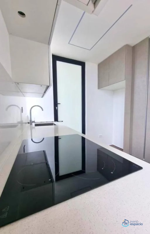 Apartamento en Alquiler – Edificio Roselló Zona 13 - 15