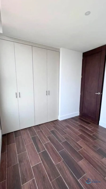 Apartamento en Alquiler – Edificio Roselló Zona 13 - 14