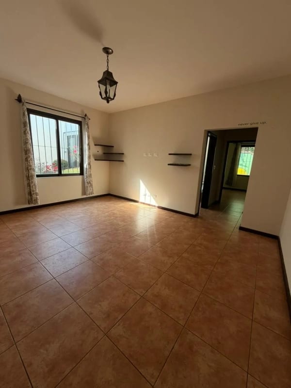 Preciosa residencia de un nivel en Lazos de Fraijanes — Casa en Venta en Lazos de Fraijanes, Carretera a El Salvador, Guatemala, Ciudad — foto 6 de 16