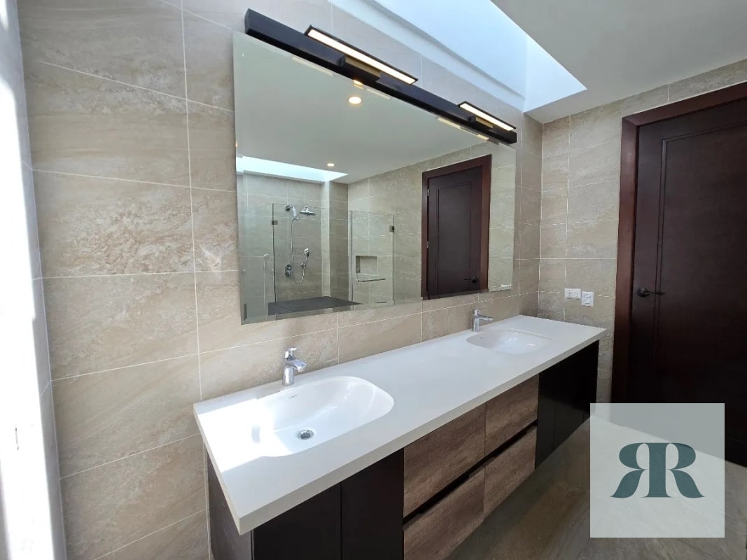*Casa en Venta Vista Hermosa II, dentro de garita, 4 dormitorios* - 4
