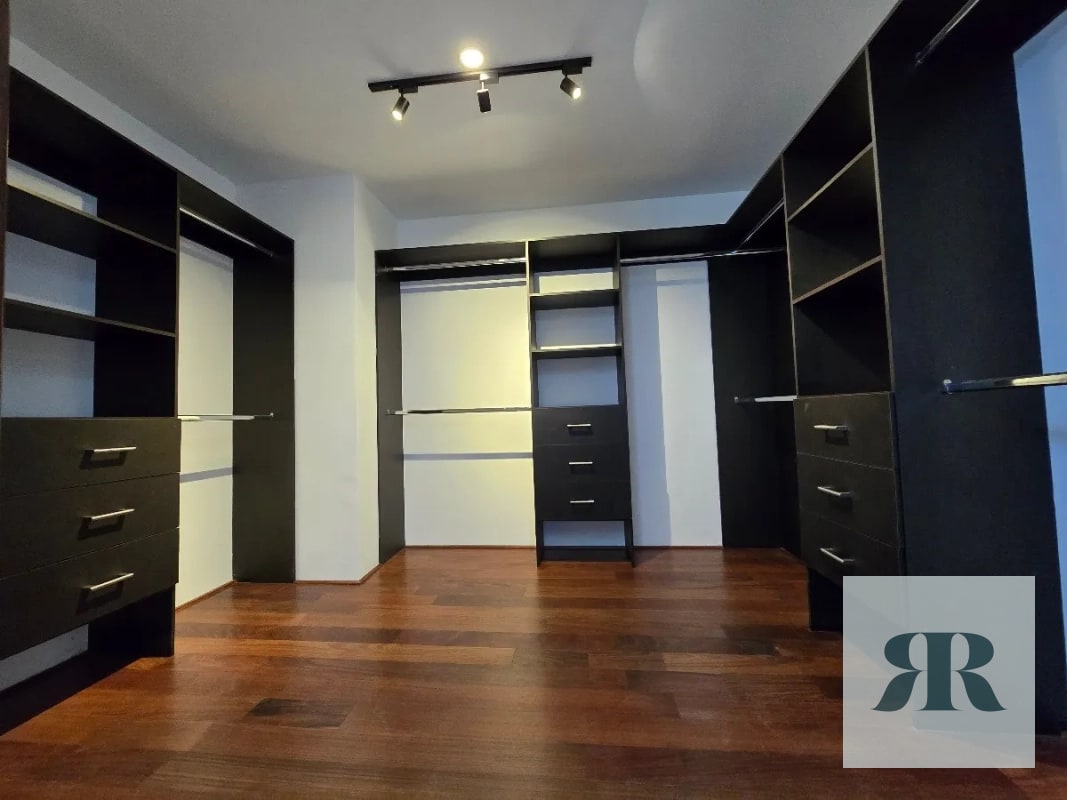 *Casa en Venta Vista Hermosa II, dentro de garita, 4 dormitorios* - 2