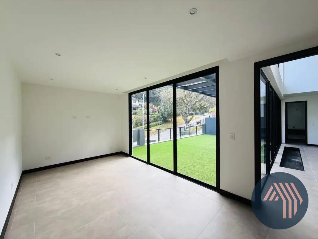 VENTA DE PRECIOSA CASA - ARAMA, SANTA CAT. PINULA — Casa en Venta en Santa Catarina Pinula, Guatemala, Ciudad — foto 7 de 16