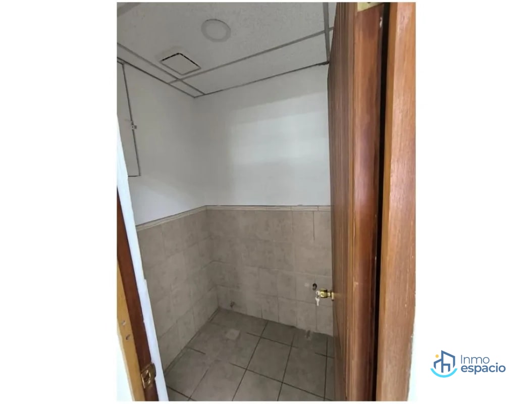 Oficina en Renta – Zona 10 | Frente a Oakland Mall y Design Center - 15