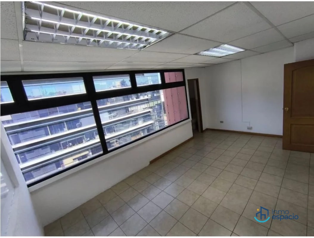 Oficina en Renta – Zona 10 | Frente a Oakland Mall y Design Center - 14