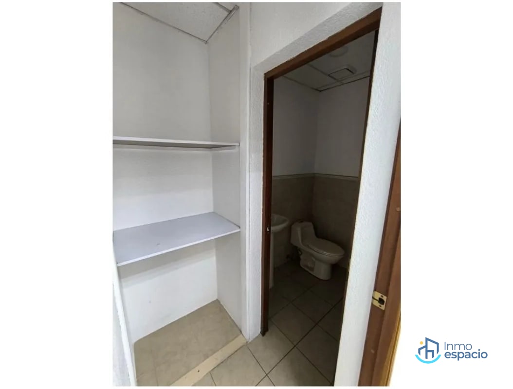 Oficina en Renta – Zona 10 | Frente a Oakland Mall y Design Center - 13