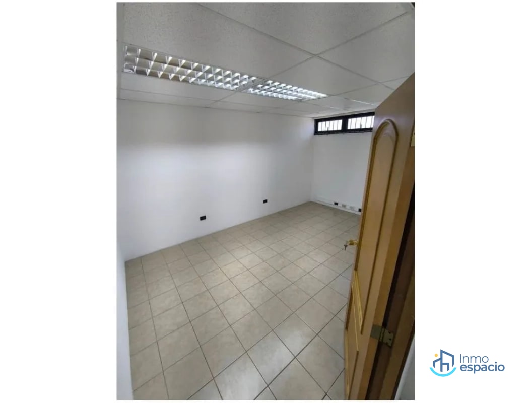 Oficina en Renta – Zona 10 | Frente a Oakland Mall y Design Center - 10