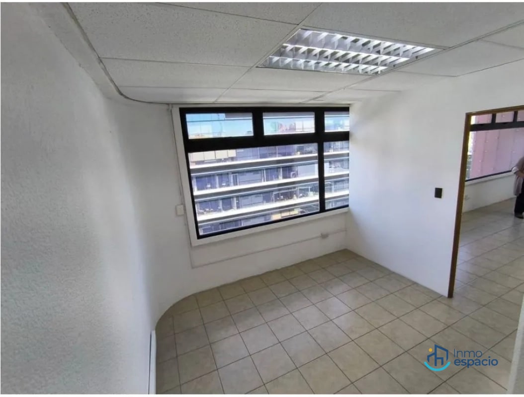Oficina en Renta – Zona 10 | Frente a Oakland Mall y Design Center - 9