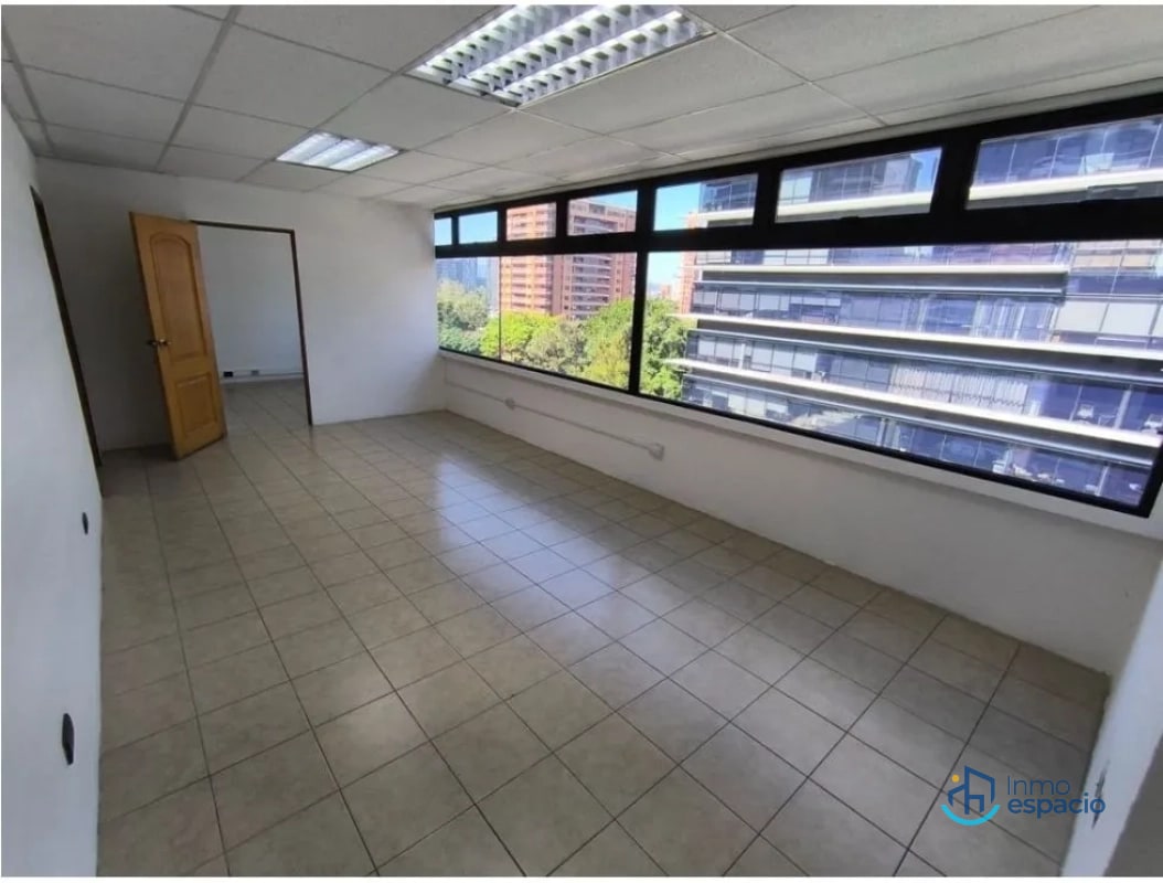 Oficina en Renta – Zona 10 | Frente a Oakland Mall y Design Center - 8