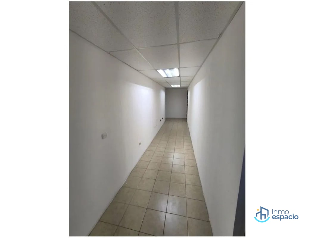 Oficina en Renta – Zona 10 | Frente a Oakland Mall y Design Center - 7