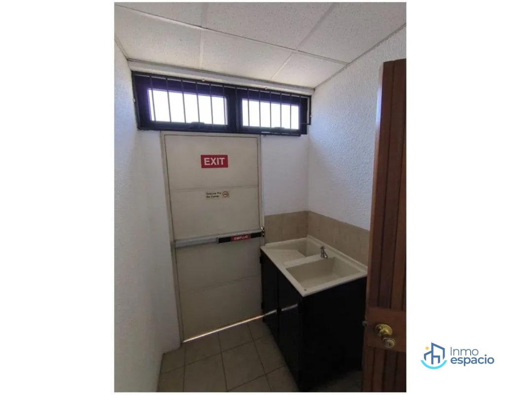 Oficina en Renta – Zona 10 | Frente a Oakland Mall y Design Center - 5