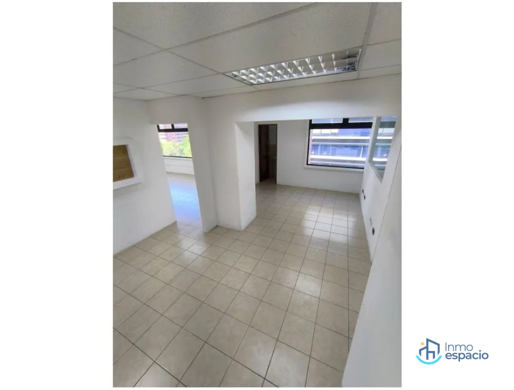 Oficina en Renta – Zona 10 | Frente a Oakland Mall y Design Center - 4