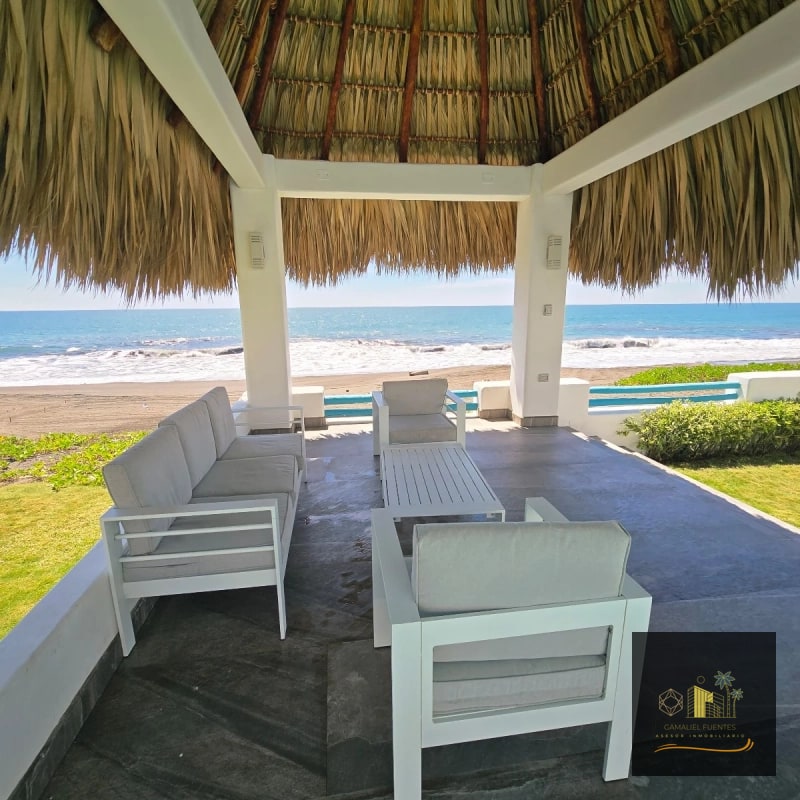 Casa De Playa en Venta Frente al mar en Monterrico - 15