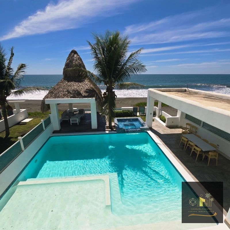 Casa De Playa en Venta Frente al mar en Monterrico - 13