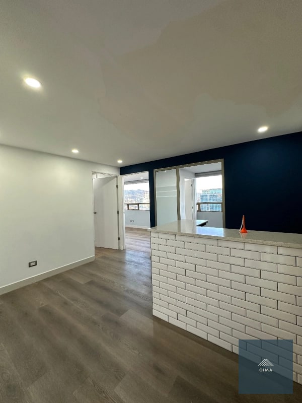 Clínica en Venta en Zona 10 | 70 m² | Edificio Santa Clara | US$90,000 - 1